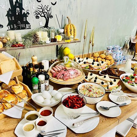 Dadiani Inn Зугдиди Екстериор снимка