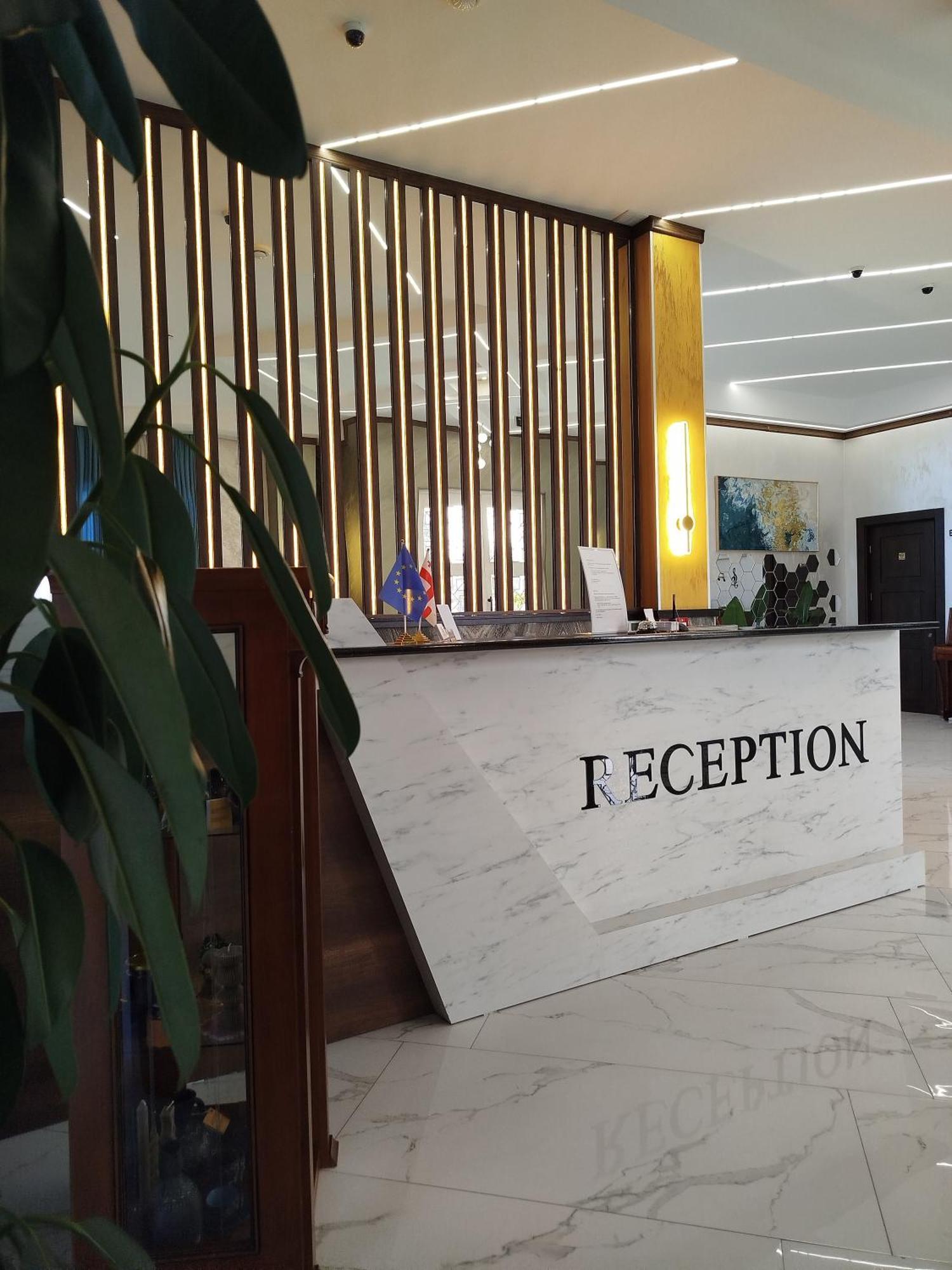 Dadiani Inn Зугдиди Екстериор снимка