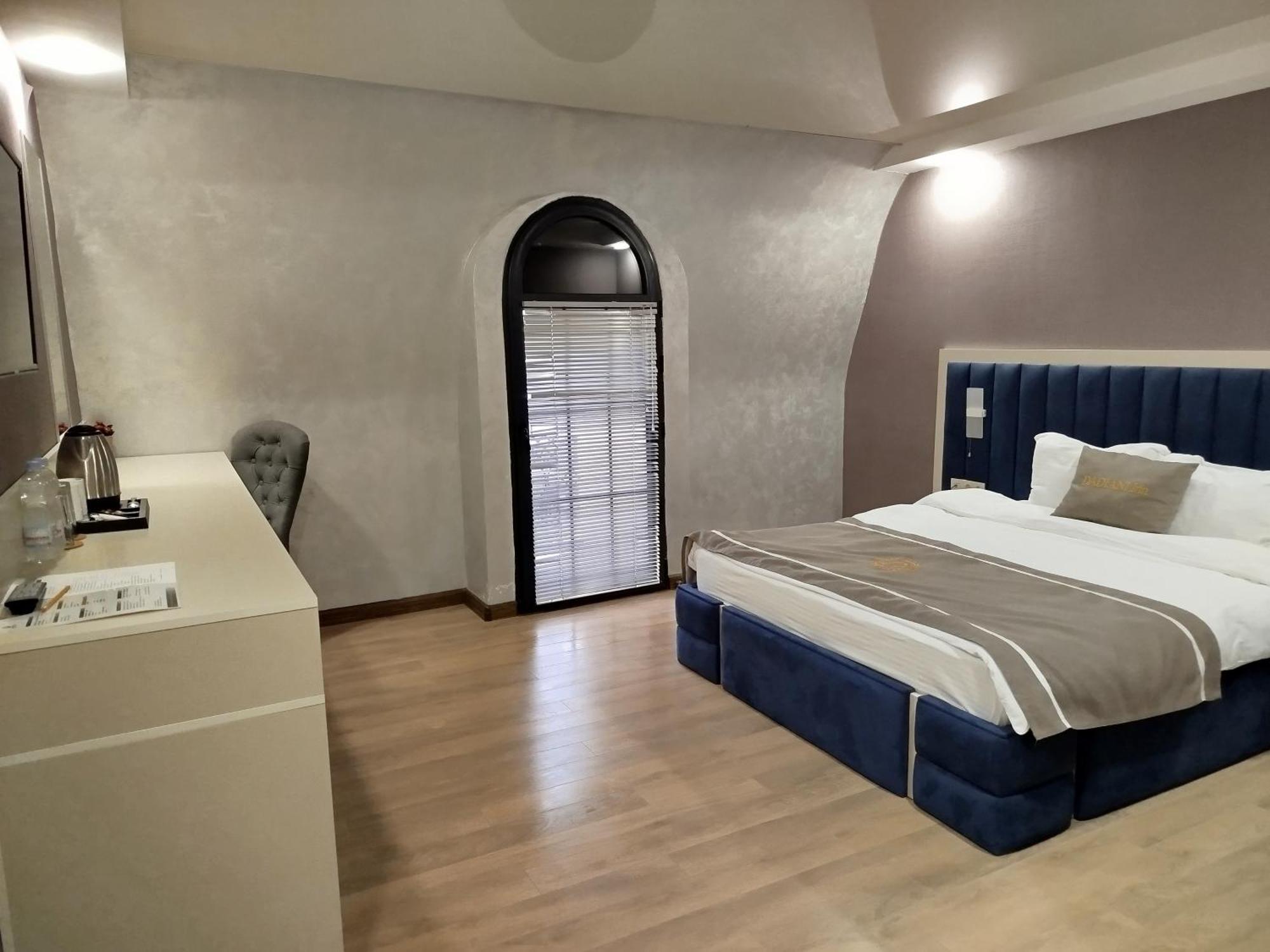 Dadiani Inn Зугдиди Екстериор снимка