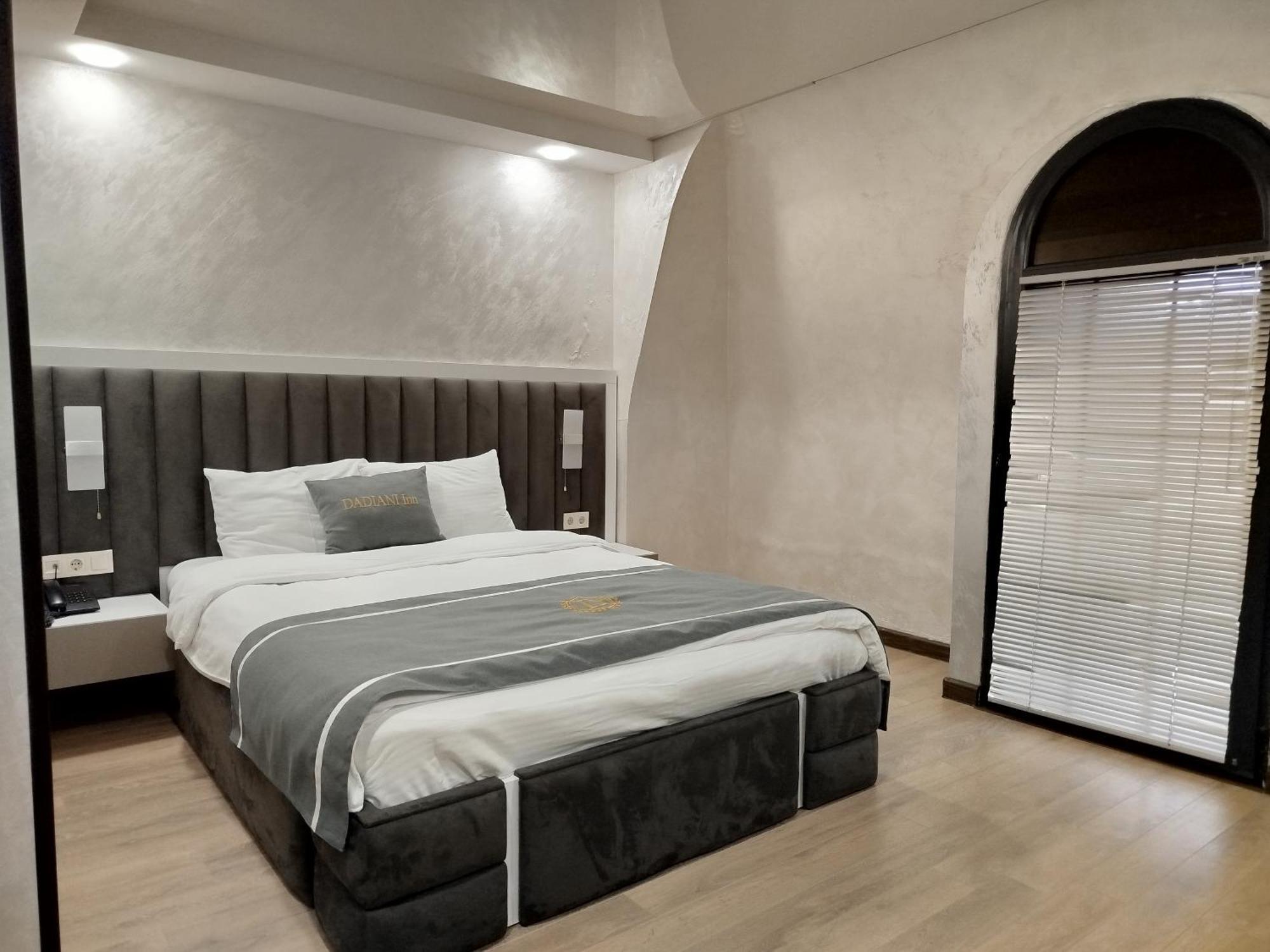 Dadiani Inn Зугдиди Екстериор снимка
